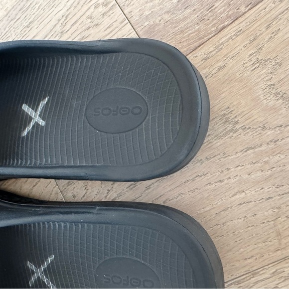 Oofos OOahh Black Slide Sandal Size 12 - Picture 2 of 3